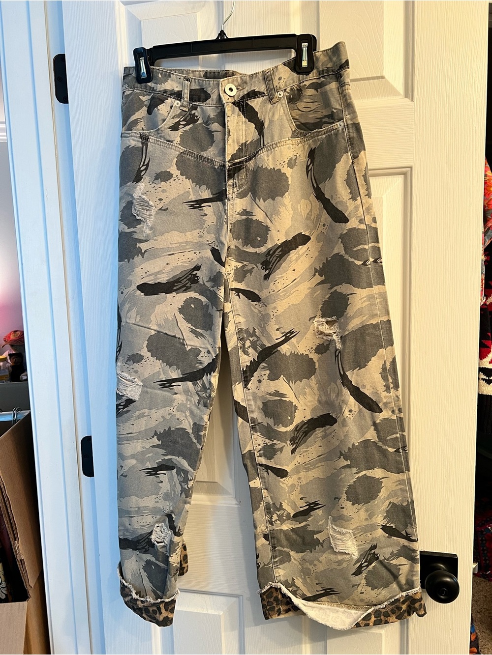 POL Camouflage-Print Women’s Wide-Leg Jeans with Leopard Cuff Accents M